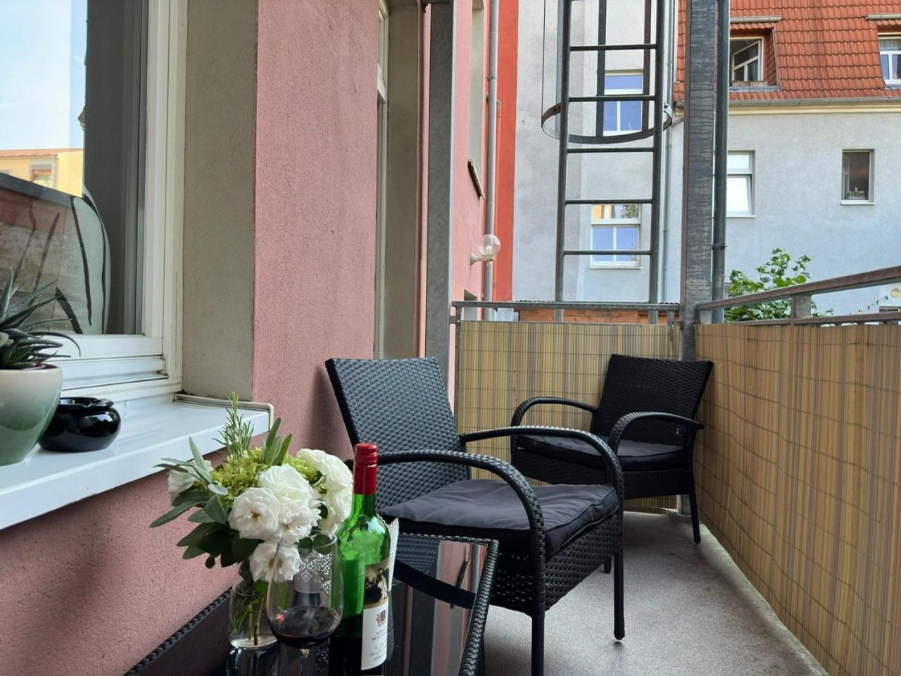 Appartement "Stadtgefluester" Im Zentrum, Inkl Stellplatz, 2 Betten, Babybett, Balkon, Gratis Kaffee Und Tee, Wlan 包岑 外观 照片