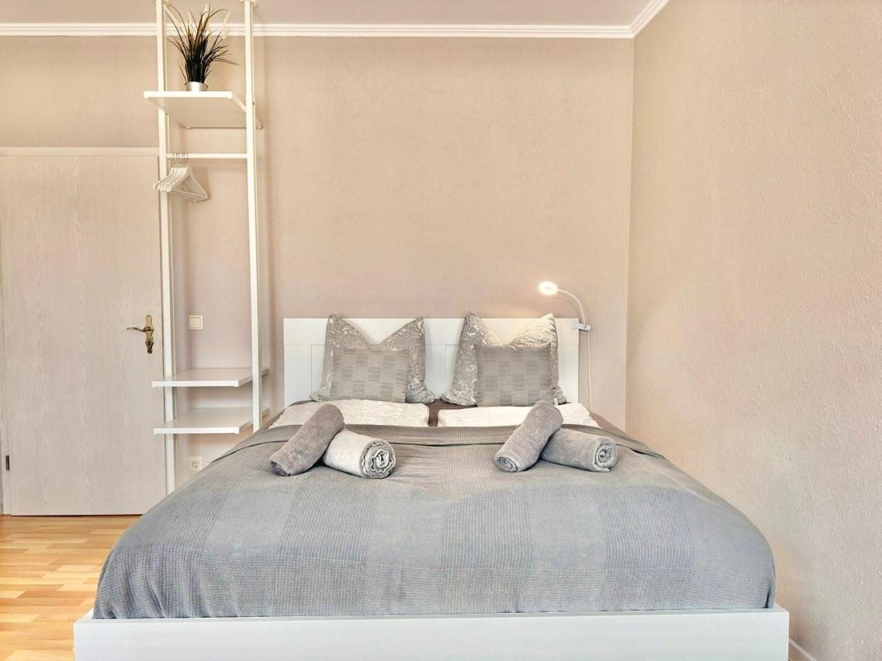 Appartement "Stadtgefluester" Im Zentrum, Inkl Stellplatz, 2 Betten, Babybett, Balkon, Gratis Kaffee Und Tee, Wlan 包岑 外观 照片