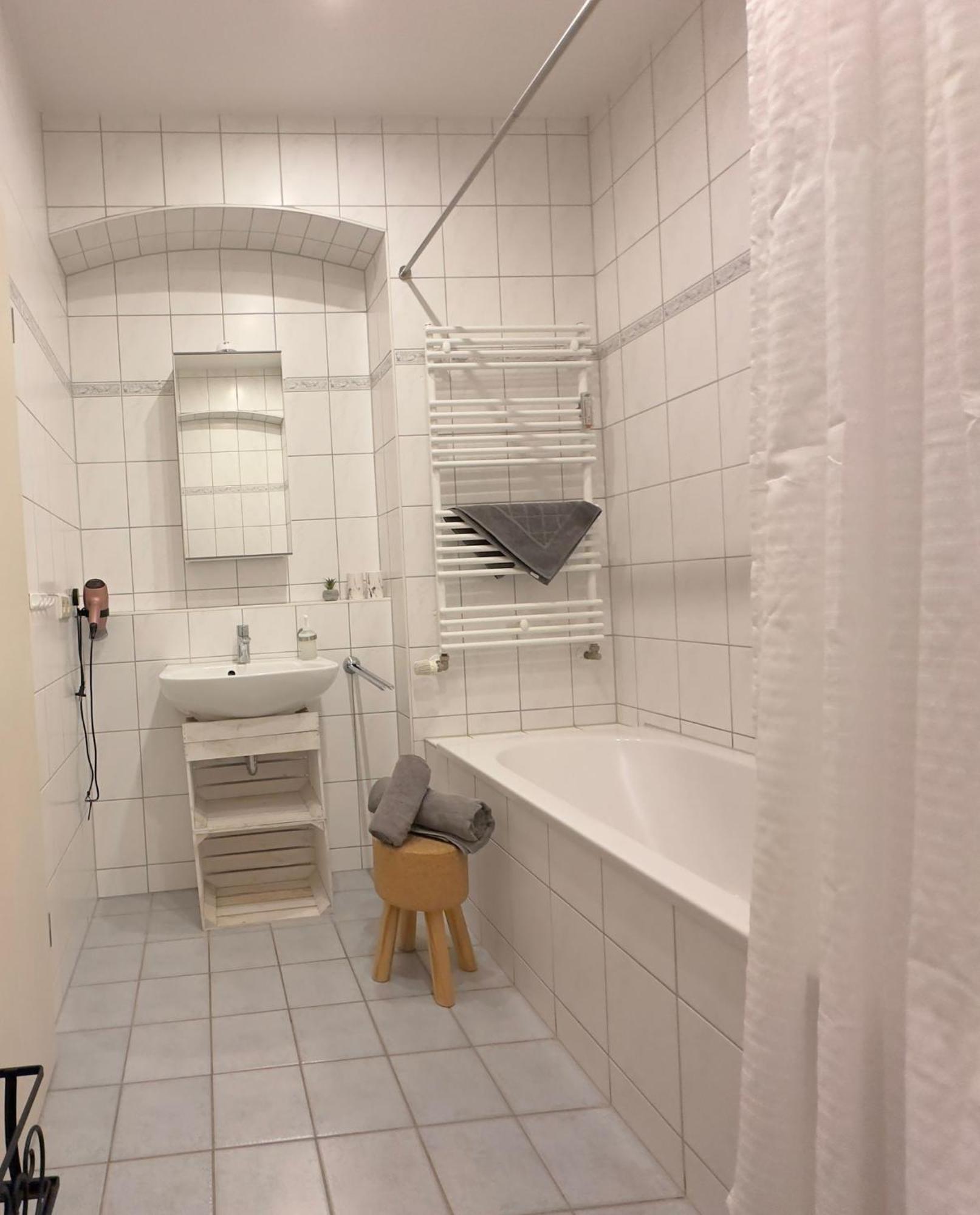 Appartement "Stadtgefluester" Im Zentrum, Inkl Stellplatz, 2 Betten, Babybett, Balkon, Gratis Kaffee Und Tee, Wlan 包岑 外观 照片