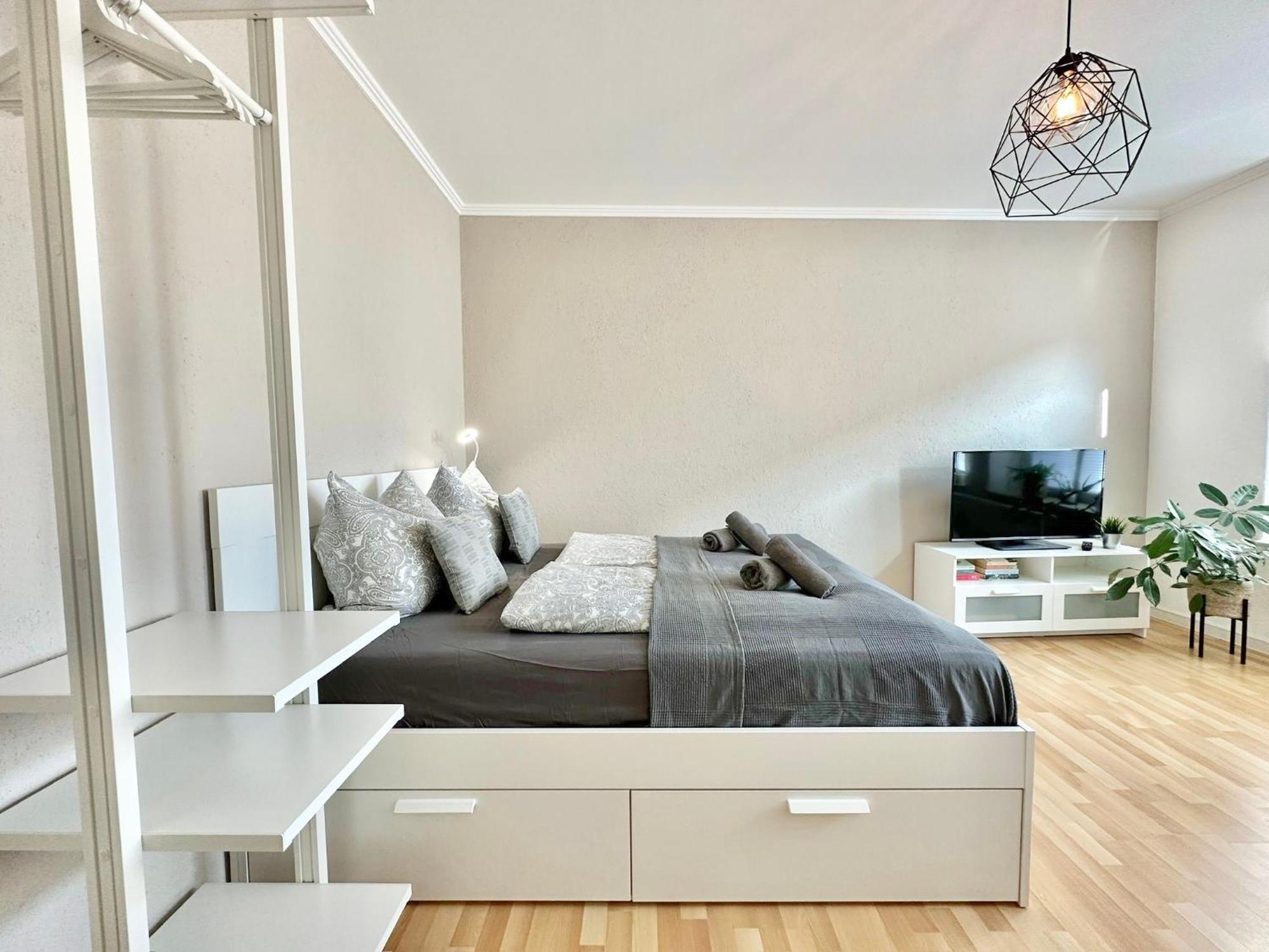 Appartement "Stadtgefluester" Im Zentrum, Inkl Stellplatz, 2 Betten, Babybett, Balkon, Gratis Kaffee Und Tee, Wlan 包岑 外观 照片