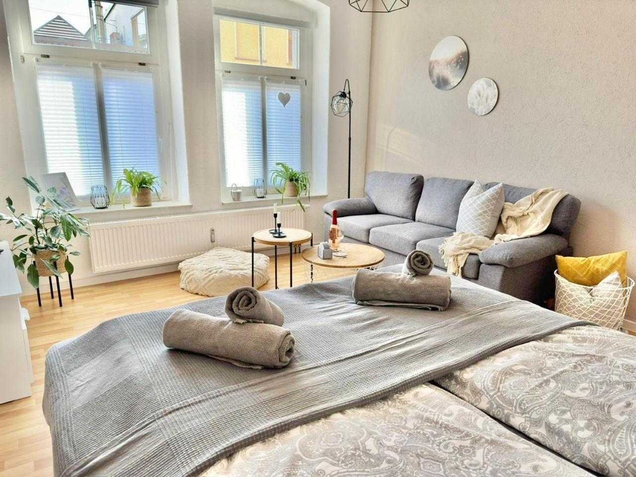 Appartement "Stadtgefluester" Im Zentrum, Inkl Stellplatz, 2 Betten, Babybett, Balkon, Gratis Kaffee Und Tee, Wlan 包岑 外观 照片