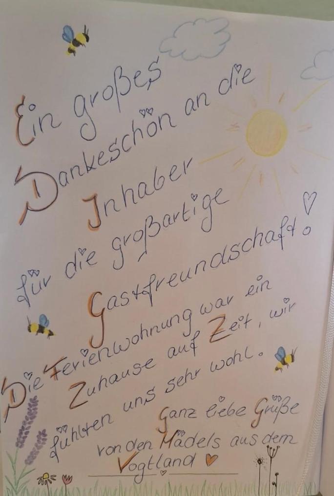 Appartement "Stadtgefluester" Im Zentrum, Inkl Stellplatz, 2 Betten, Babybett, Balkon, Gratis Kaffee Und Tee, Wlan 包岑 外观 照片